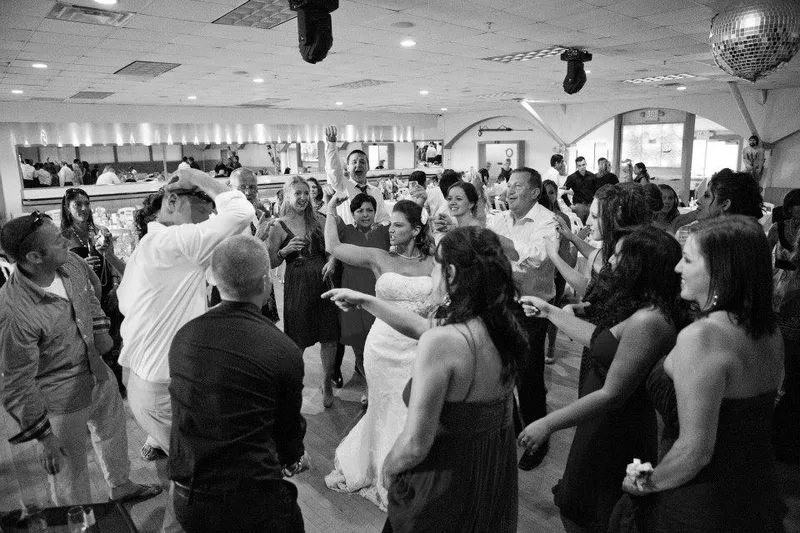 Windjammer Surf Bar crowd and live music